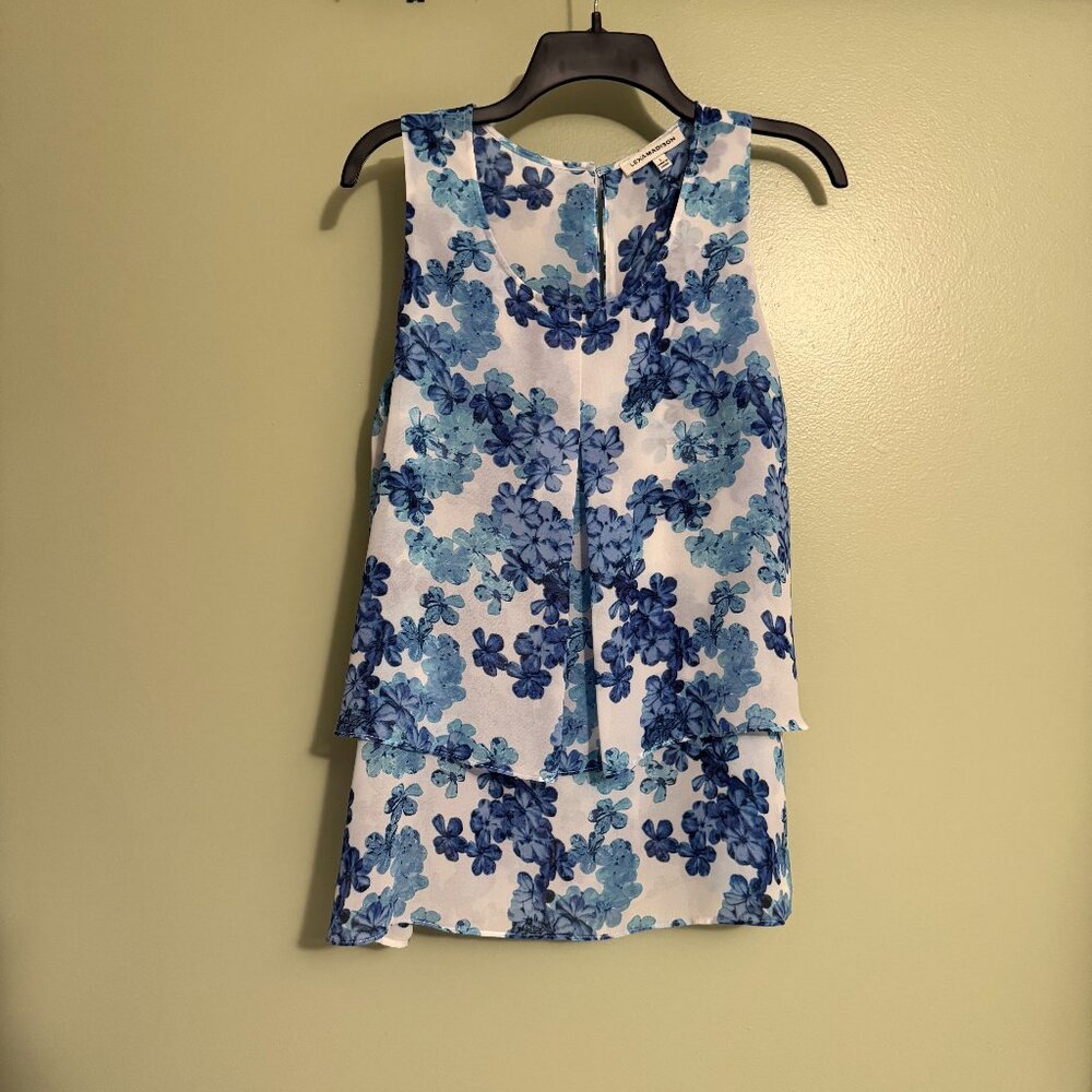 Lex & Madison Tiered Sleeveless Blouse, Size L